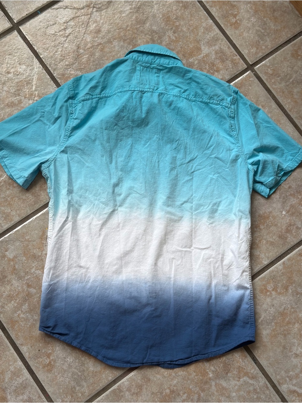 Hollister Epic Flex Men's Large Blue Ombre Dip Dye Short Sleeve Button Up - Picture 2 of 3